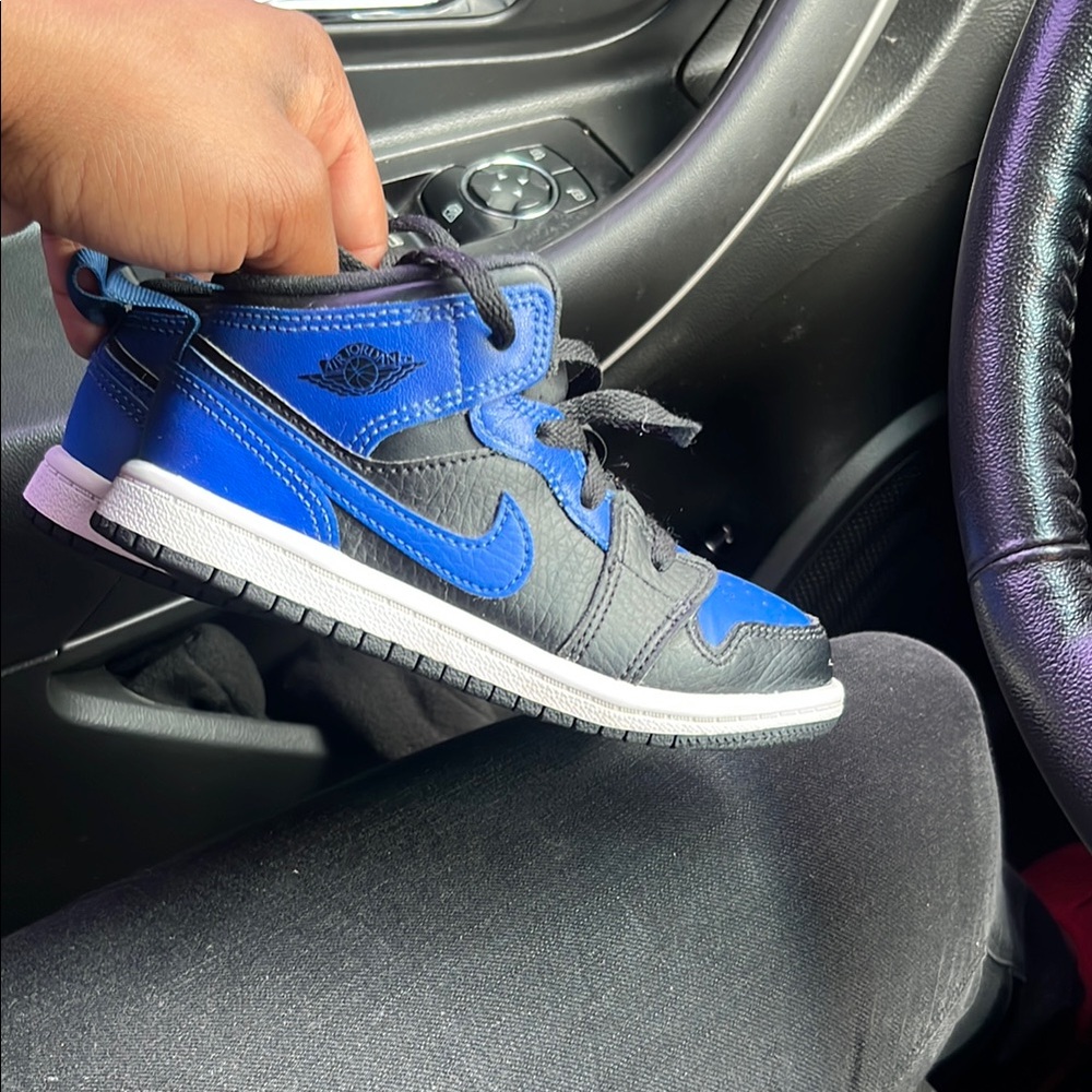 Nike Kids Black and Royal Blue Sneakers